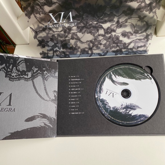 XIA Tarantallegra CD with Photobook - Picture 3 of 4